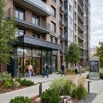 Apartment_building_entrance_with…_202606200924_9.jpeg
