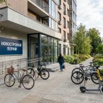 Покупка двухкомнатной квартиры в новостройке Перми Apartment_building_entrance_with…_202606200943_2.jpeg