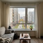 Apartment_living_space_with_window_202606200943_2.jpeg