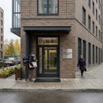 Courier_near_apartment_building_…_202606201226_3.jpeg