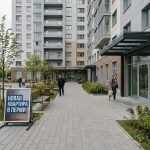 Покупка двухкомнатной квартиры в новостройке Перми Modern_residential_complex_entra…_202606200924_3.jpeg