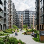 Новостройки Перми: преимущества и выбор квартиры Residential_courtyard_in_Perm_202606182244.jpeg